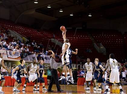 Thumbnail 2 in Bishop McGuinness vs. Weldon (NCHSAA 1A Final) photogallery.
