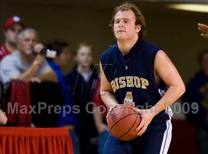 Thumbnail 3 in Bishop McGuinness vs. Weldon (NCHSAA 1A Final) photogallery.