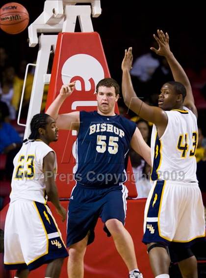 Thumbnail 1 in Bishop McGuinness vs. Weldon (NCHSAA 1A Final) photogallery.