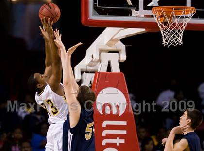 Thumbnail 3 in Bishop McGuinness vs. Weldon (NCHSAA 1A Final) photogallery.