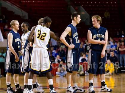 Thumbnail 2 in Bishop McGuinness vs. Weldon (NCHSAA 1A Final) photogallery.