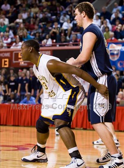 Thumbnail 3 in Bishop McGuinness vs. Weldon (NCHSAA 1A Final) photogallery.