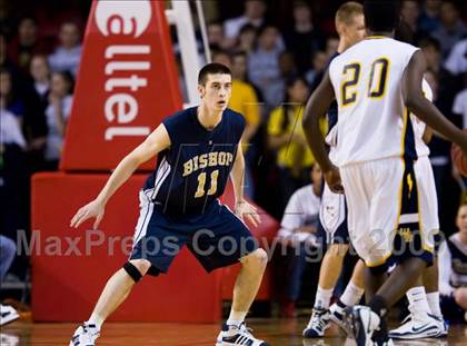 Thumbnail 3 in Bishop McGuinness vs. Weldon (NCHSAA 1A Final) photogallery.