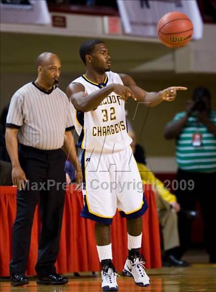 Thumbnail 3 in Bishop McGuinness vs. Weldon (NCHSAA 1A Final) photogallery.