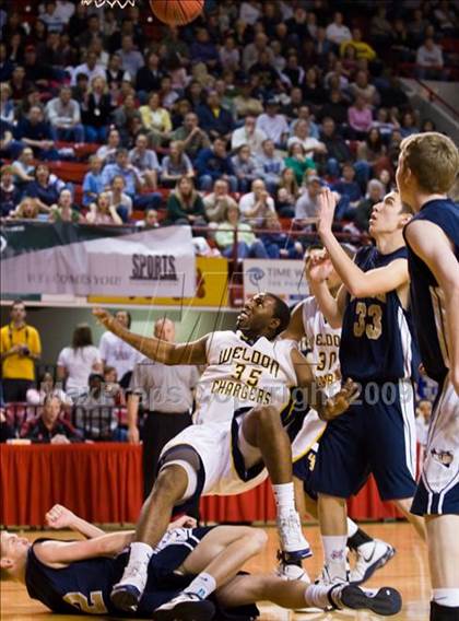 Thumbnail 2 in Bishop McGuinness vs. Weldon (NCHSAA 1A Final) photogallery.
