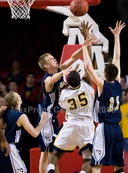 Thumbnail 2 in Bishop McGuinness vs. Weldon (NCHSAA 1A Final) photogallery.