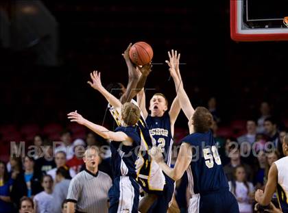 Thumbnail 2 in Bishop McGuinness vs. Weldon (NCHSAA 1A Final) photogallery.
