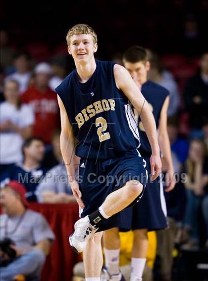 Thumbnail 1 in Bishop McGuinness vs. Weldon (NCHSAA 1A Final) photogallery.