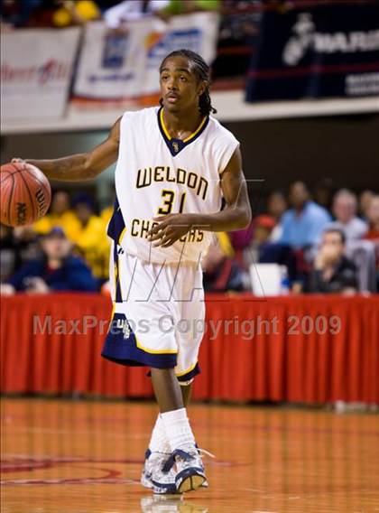 Thumbnail 2 in Bishop McGuinness vs. Weldon (NCHSAA 1A Final) photogallery.