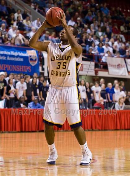 Thumbnail 3 in Bishop McGuinness vs. Weldon (NCHSAA 1A Final) photogallery.