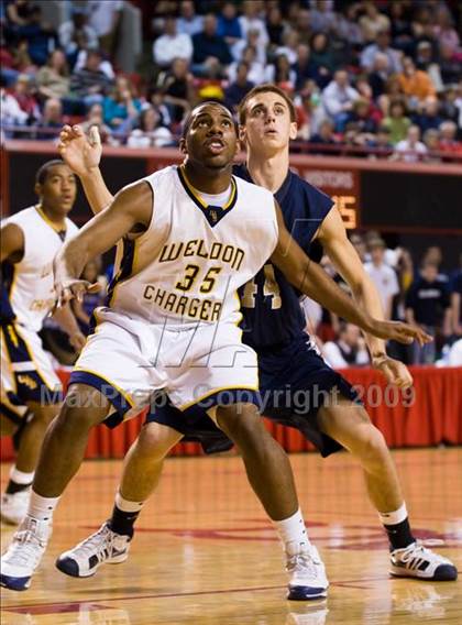 Thumbnail 2 in Bishop McGuinness vs. Weldon (NCHSAA 1A Final) photogallery.