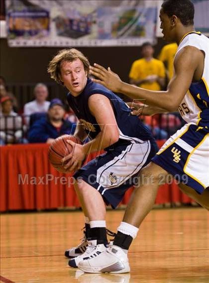 Thumbnail 2 in Bishop McGuinness vs. Weldon (NCHSAA 1A Final) photogallery.