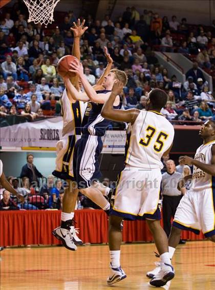 Thumbnail 3 in Bishop McGuinness vs. Weldon (NCHSAA 1A Final) photogallery.
