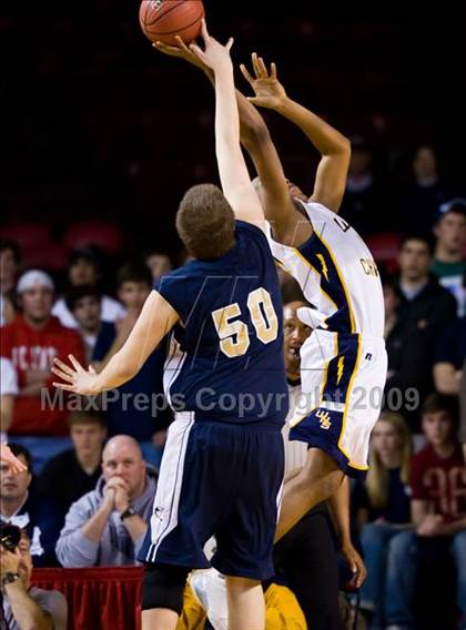 Thumbnail 2 in Bishop McGuinness vs. Weldon (NCHSAA 1A Final) photogallery.