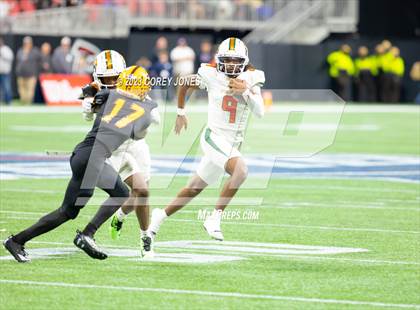 Thumbnail 2 in Perry vs Stockbridge (GHSA 4A State Championship) photogallery.