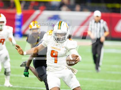 Thumbnail 2 in Perry vs Stockbridge (GHSA 4A State Championship) photogallery.