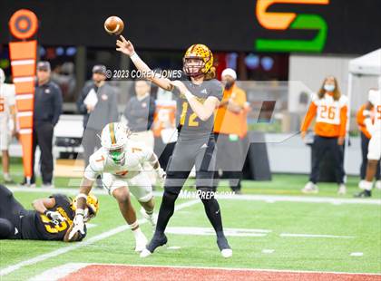 Thumbnail 2 in Perry vs Stockbridge (GHSA 4A State Championship) photogallery.