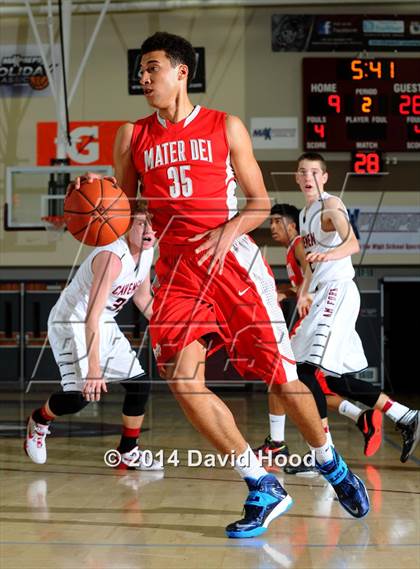Thumbnail 2 in American Fork vs. Mater Dei (MaxPreps Holiday Classic) photogallery.