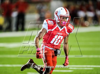 Thumbnail 1 in Terrell vs. Wilson (UIL 5A Bi-District Playoff) photogallery.