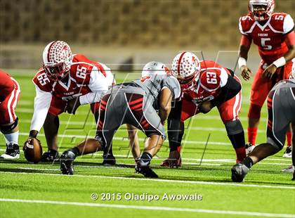 Thumbnail 1 in Terrell vs. Wilson (UIL 5A Bi-District Playoff) photogallery.