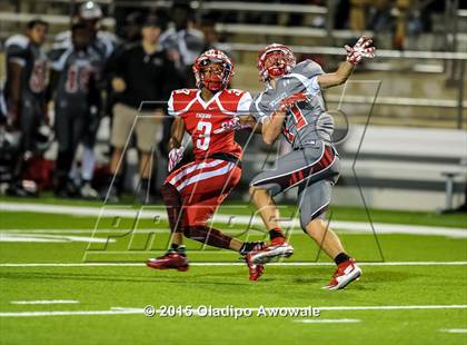 Thumbnail 1 in Terrell vs. Wilson (UIL 5A Bi-District Playoff) photogallery.