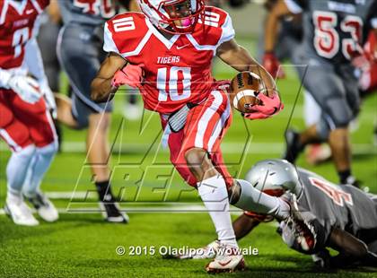 Thumbnail 3 in Terrell vs. Wilson (UIL 5A Bi-District Playoff) photogallery.
