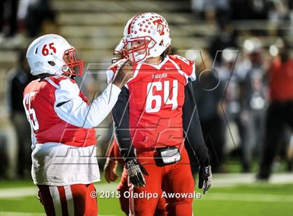 Thumbnail 2 in Terrell vs. Wilson (UIL 5A Bi-District Playoff) photogallery.