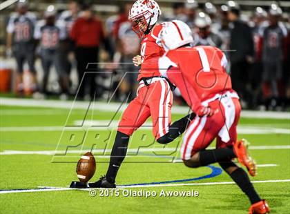 Thumbnail 3 in Terrell vs. Wilson (UIL 5A Bi-District Playoff) photogallery.