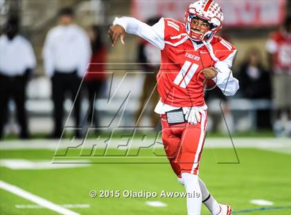 Thumbnail 1 in Terrell vs. Wilson (UIL 5A Bi-District Playoff) photogallery.