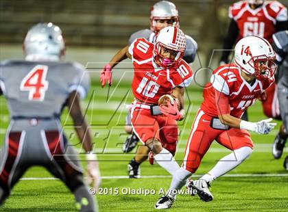 Thumbnail 3 in Terrell vs. Wilson (UIL 5A Bi-District Playoff) photogallery.