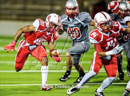 Thumbnail 2 in Terrell vs. Wilson (UIL 5A Bi-District Playoff) photogallery.