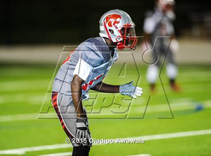 Thumbnail 2 in Terrell vs. Wilson (UIL 5A Bi-District Playoff) photogallery.