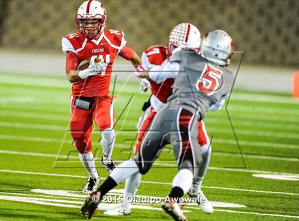 Thumbnail 3 in Terrell vs. Wilson (UIL 5A Bi-District Playoff) photogallery.