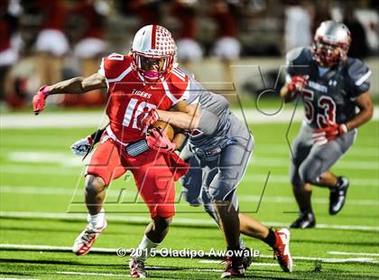 Thumbnail 2 in Terrell vs. Wilson (UIL 5A Bi-District Playoff) photogallery.