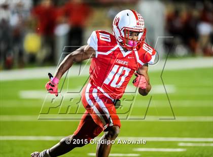 Thumbnail 3 in Terrell vs. Wilson (UIL 5A Bi-District Playoff) photogallery.