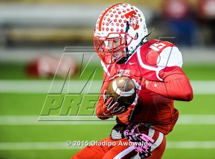 Thumbnail 2 in Terrell vs. Wilson (UIL 5A Bi-District Playoff) photogallery.