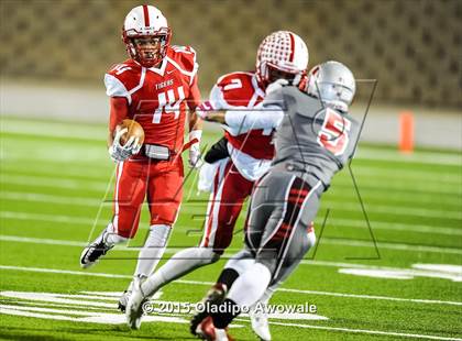 Thumbnail 1 in Terrell vs. Wilson (UIL 5A Bi-District Playoff) photogallery.