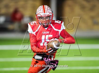 Thumbnail 3 in Terrell vs. Wilson (UIL 5A Bi-District Playoff) photogallery.