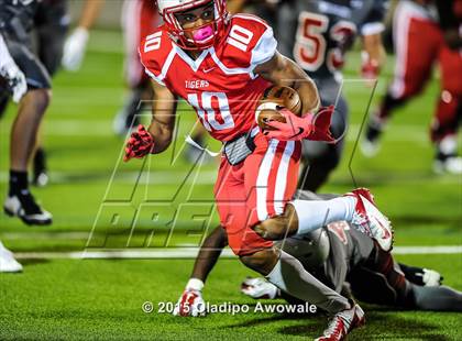 Thumbnail 2 in Terrell vs. Wilson (UIL 5A Bi-District Playoff) photogallery.