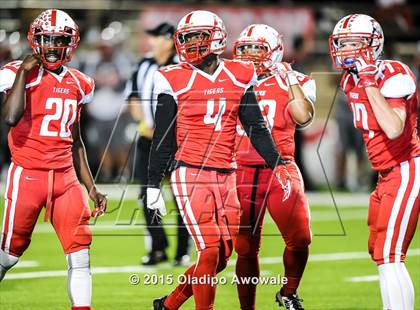 Thumbnail 2 in Terrell vs. Wilson (UIL 5A Bi-District Playoff) photogallery.