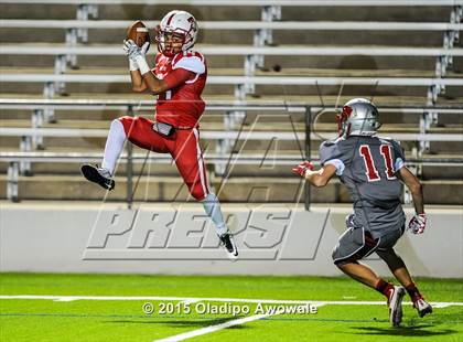 Thumbnail 3 in Terrell vs. Wilson (UIL 5A Bi-District Playoff) photogallery.