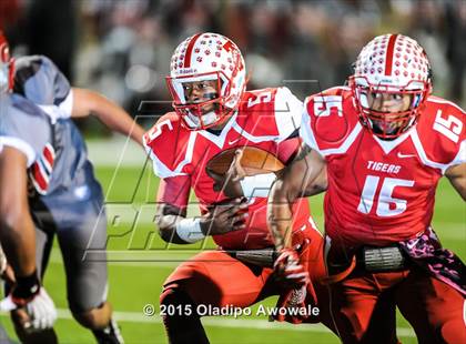 Thumbnail 2 in Terrell vs. Wilson (UIL 5A Bi-District Playoff) photogallery.