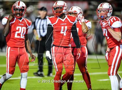 Thumbnail 3 in Terrell vs. Wilson (UIL 5A Bi-District Playoff) photogallery.