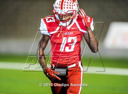 Thumbnail 2 in Terrell vs. Wilson (UIL 5A Bi-District Playoff) photogallery.