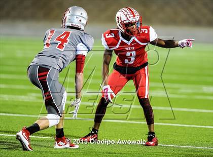 Thumbnail 2 in Terrell vs. Wilson (UIL 5A Bi-District Playoff) photogallery.