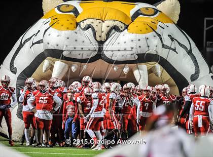Thumbnail 2 in Terrell vs. Wilson (UIL 5A Bi-District Playoff) photogallery.