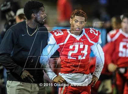Thumbnail 2 in Terrell vs. Wilson (UIL 5A Bi-District Playoff) photogallery.