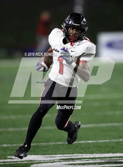 Thumbnail 2 in Orange Lutheran vs. Centennial photogallery.