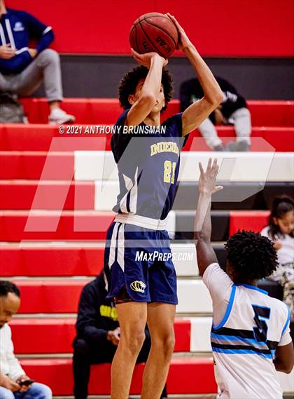 Thumbnail 1 in El Capitan vs. Inderkum (Cordova Christmas Classic) photogallery.