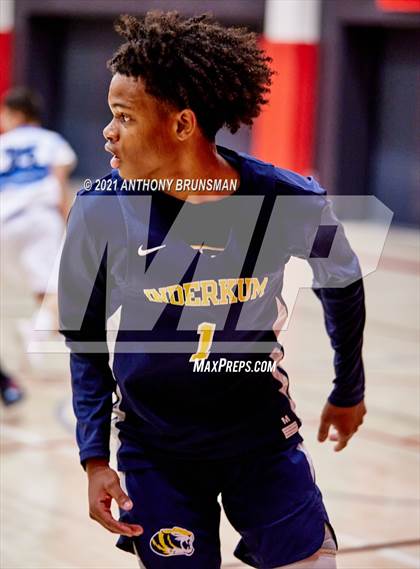 Thumbnail 1 in El Capitan vs. Inderkum (Cordova Christmas Classic) photogallery.